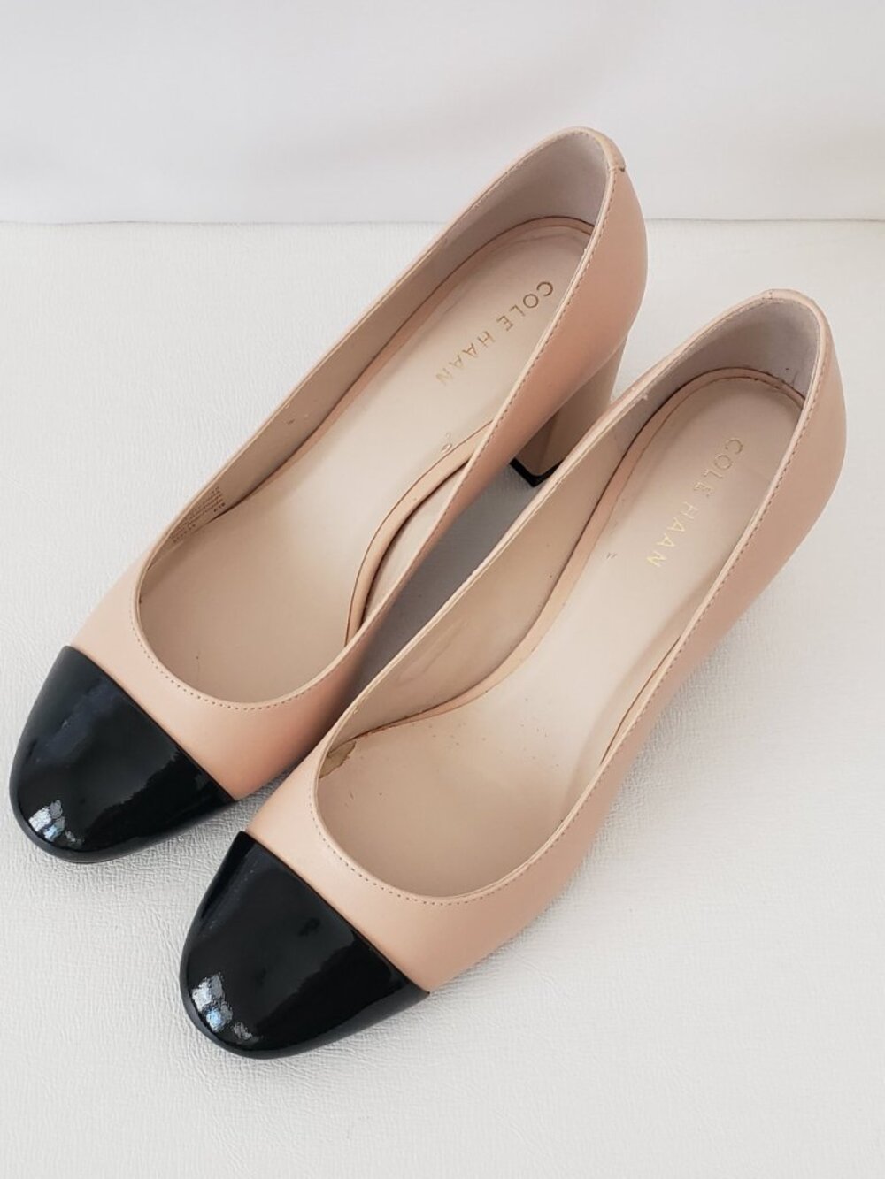 Cole Haan Dawna Grand Pump Size 6B Two Tone Maple Sugar With Black Patent Toe